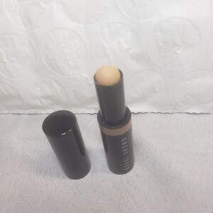NEW-NO-BOX 
Bobbi Brown Skin Concealer Stick in the shade Natural 
3g